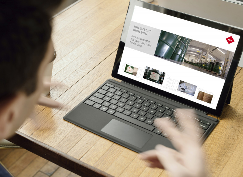 Abbildung Latop mit Powerpointscreen